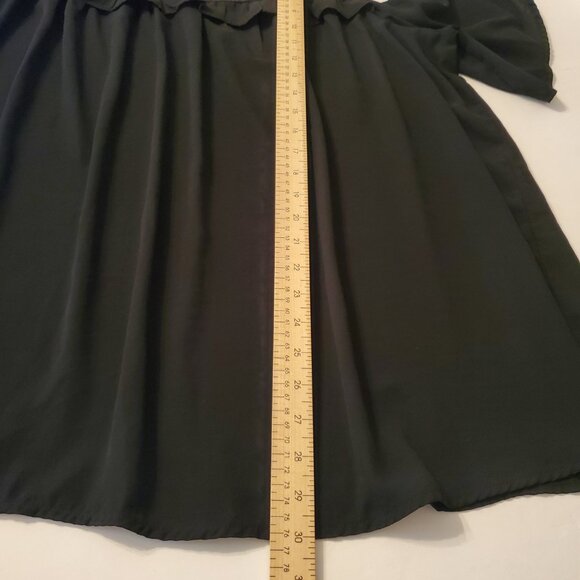 TORRID Women's Cold Shoulder Blouse Black/ White  Embroidered Flowers Size 4. - Picture 9 of 10